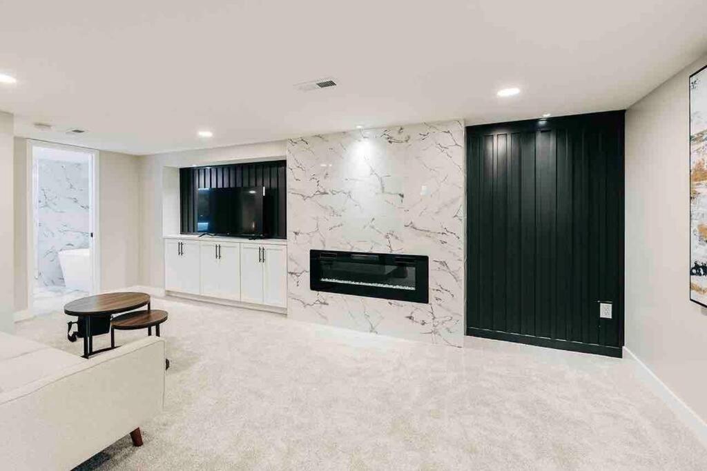 Beautiful Luxury Home Freshly Renovated With Big Yard, Seating & Grill Pad Cottage Grove Kültér fotó